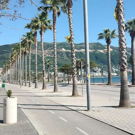 Myhouseyourhouse Sea Promenade Center Appartement